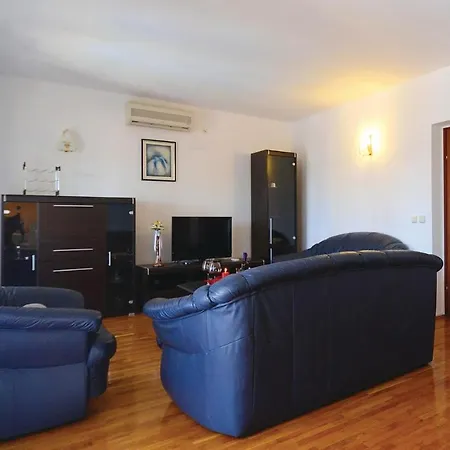 Awesome In With House A Panoramic View Vinež
